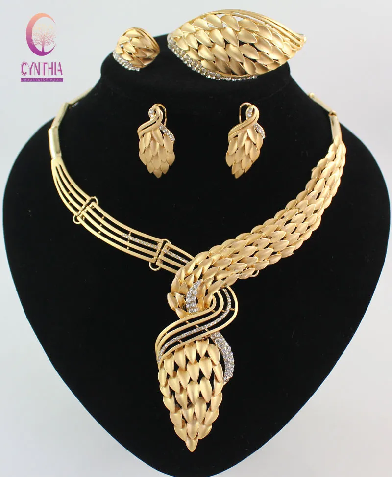 Ankomst Afrikansk kostym Halsband Smycken Set 18K Guldpläterad Kristall Bröllop Kvinnor Bröllop Tillbehör Nigerian Jewellry Sets