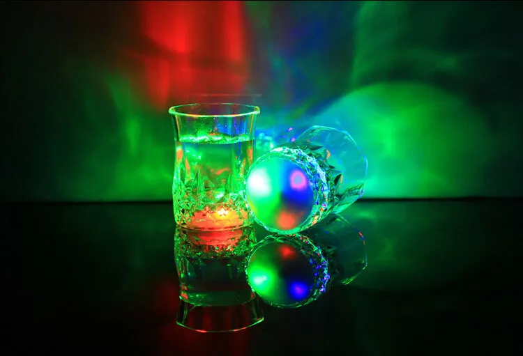 Verres à boire de fête à LED, 24 piècespetits verres à boisson clignotants, gobelets à cola clignotants, fournitures de Bar