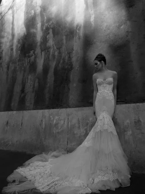 Inbal Dror Fall Vinter Vit Lace Mermaid Bröllopsklänningar med Sweetheart Slim Corset Bodice Tulle Trimed Cathedral Tåg Brudklänningar