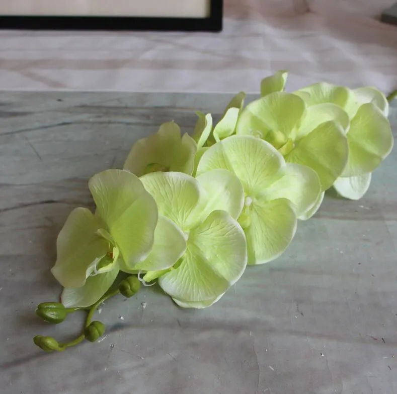 Commerci all'ingrosso Moth Orchid fiore farfalla orchidea fiore artificiale decorazioni di nozze a casa centrotavola sullo sfondo della tavola di nozze
