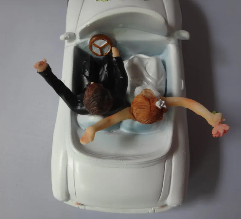 New Arrival Bride And Groom In The Car Wedding Cake Honeymoon Trip Cake Toppers Personalized Wedding Gifts Decorations 4505916