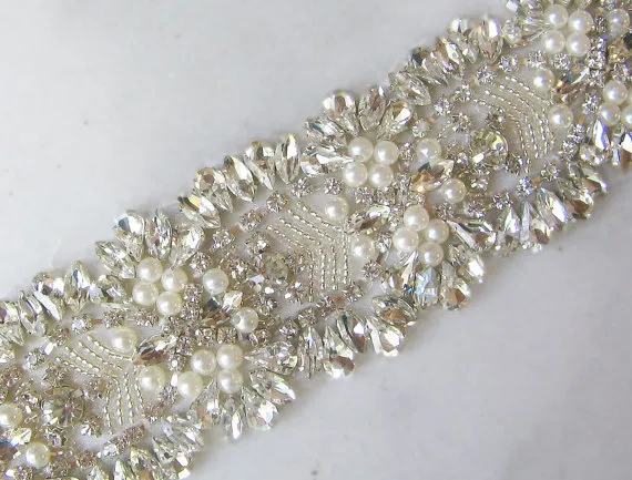 Gorgeous Bridal Sashes Rhinestones Pearls Crystals Stitches Sparkling Bröllop Bälten Bröllop Tillbehör Skräddarsy