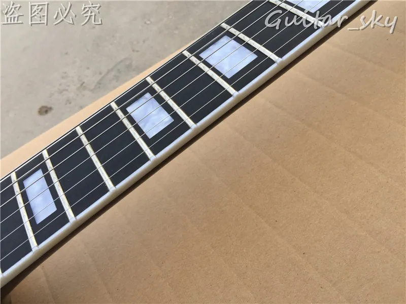 新しい工場カスタムショップエレクトリックギター光沢のあるブラックフィニッシュエボニーフィンガーボードフレットエンドバインディングとクロムハードウェア1823468