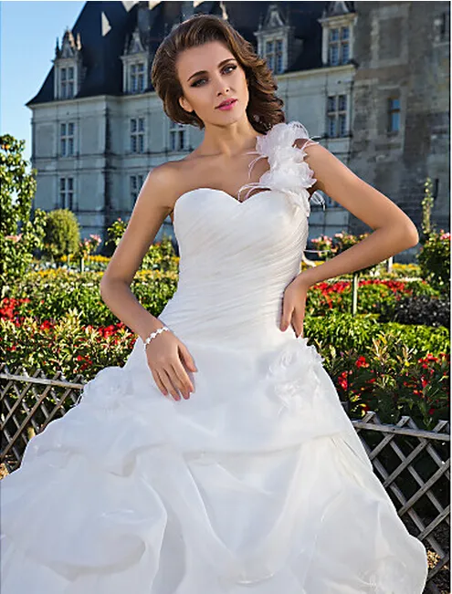 Nouvelle création personnalisée de mariée ! Robe de bal Une épaule avec Plumes/Fourrure Longueur ras du sol Organza Robe de mariée