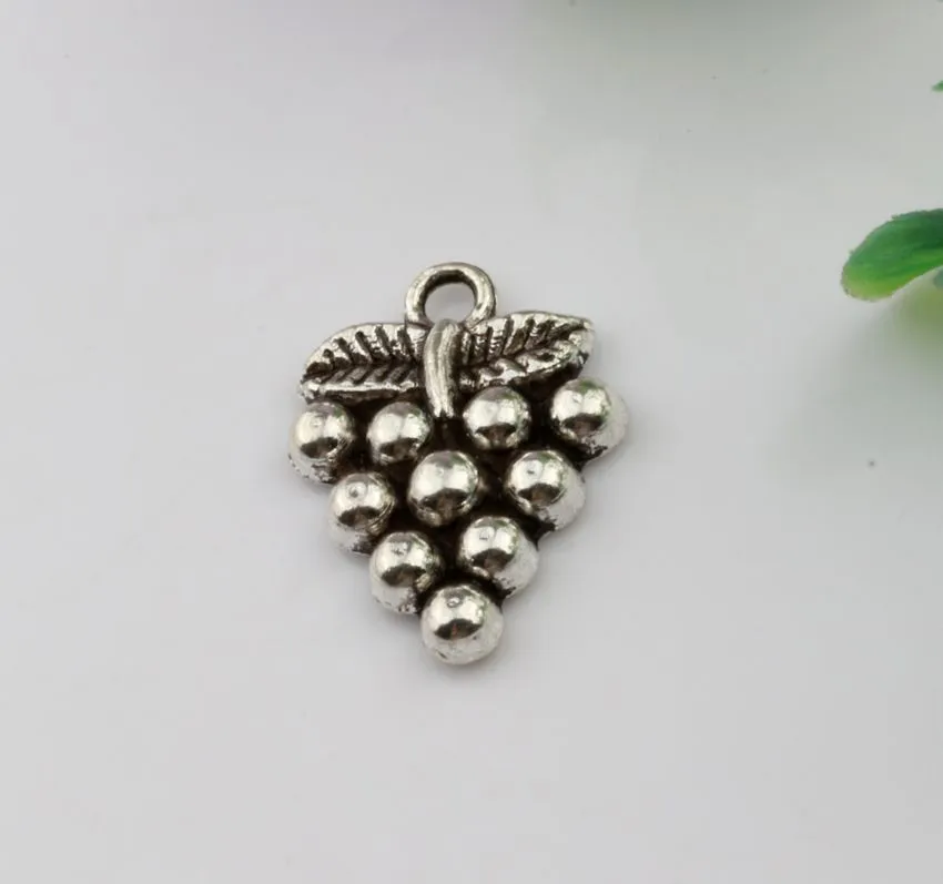 150 pièces Antique argent alliage raisins pendentif à breloques pour la fabrication de bijoux Bracelet collier accessoires de bricolage