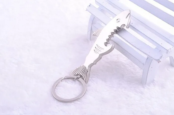 2016熱い販売のウェディングキーチェーンの好意クリスマスギフトの結婚式の用品ボトルOpener Keychainは送料無料