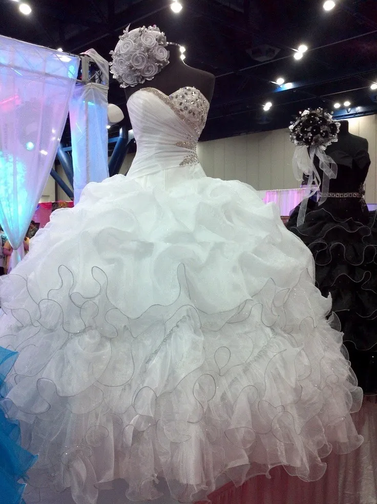 Nieuwe Sexy Baljurken Witte Quinceanera Jurken 2015 Sweetheart Organza met Sweet 16 jurken 15 jaar Masquerade Prom-jurken QS61