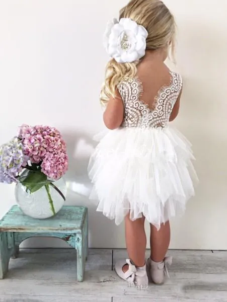 Söt boho bröllopsblommor flicka klänningar för småbarn spädbarn baby vit spetsar rufsar tulle juvel hals billig liten barn formell festklänning