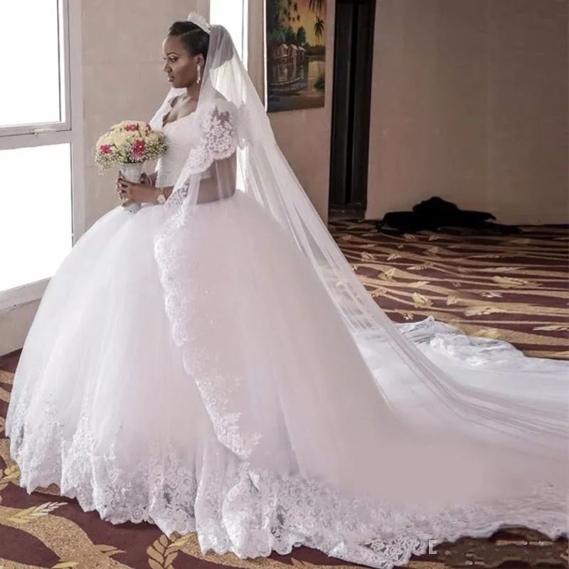 Luxurious Cathedral/Royal Train Ball Gown Wedding Dress V Neck Sleeveless Lace Vintage Bridal Dresses Vestido De Novia Casamento