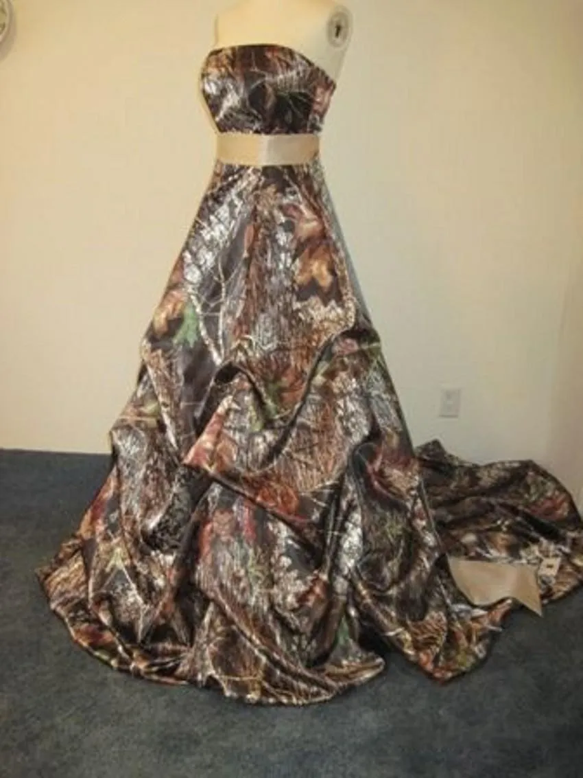 Echte foto 2015 camouflage trouwjurken een lijn bos Empire Camo bruidsjurken met gouden sjerp ruche formele prom dresses