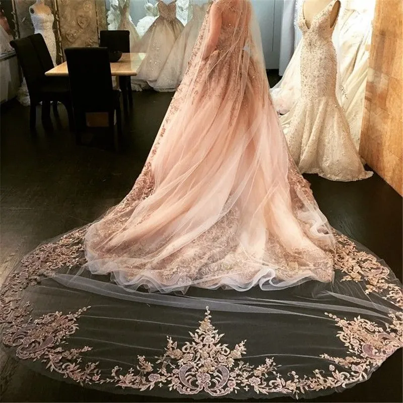 Vendita di veli da sposa di lusso Quattro metri Veli lunghi Strass Applique in pizzo Uno strato Morbido tulle Lunghezza cattedrale A buon mercato Brid2971