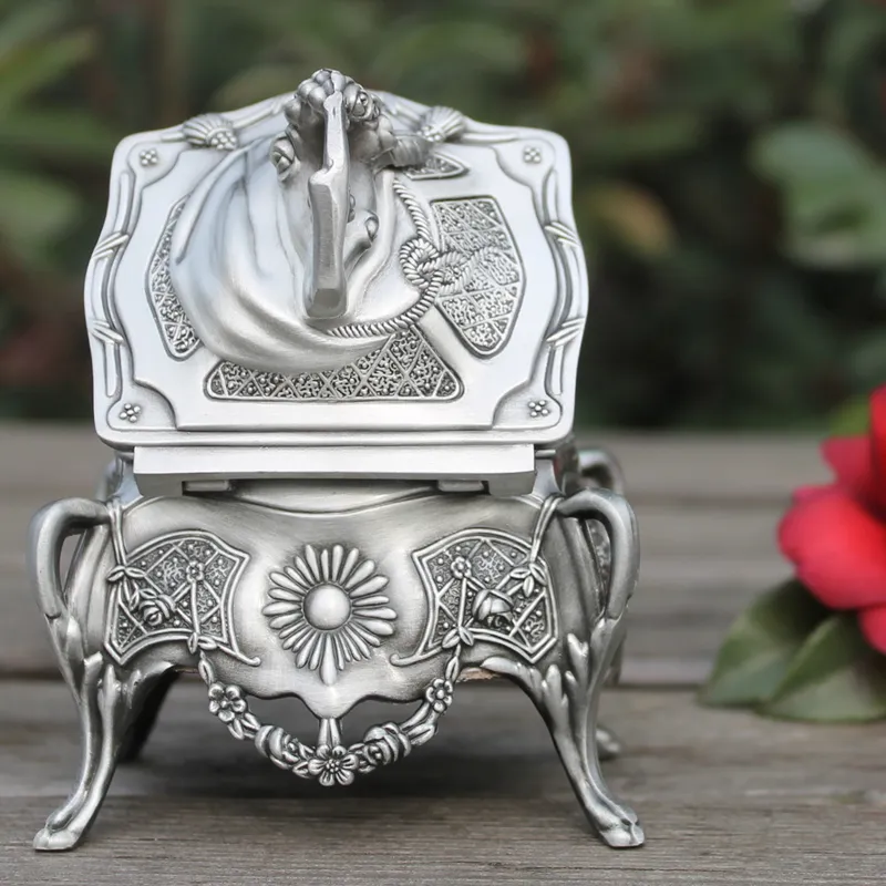 2016 Ny ankomst Fashion Metal Jewelry Box med delikat blommönster Pewter Plated Trinket Box Presentförpackning för bröllop4529609