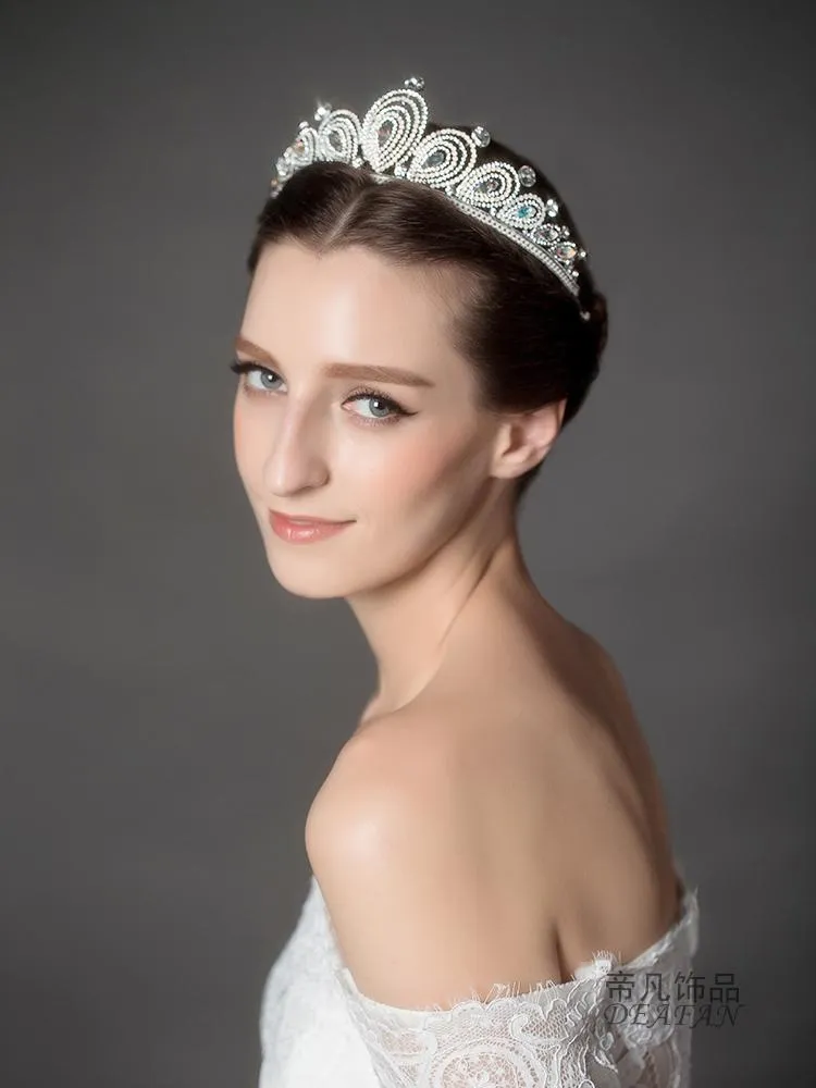 Tanie Bridal Tiaras Wesele Akcesoria do włosów Hurtownie Princess Style Akcesoria Bridal Tiaras Nosić Korony do Brides