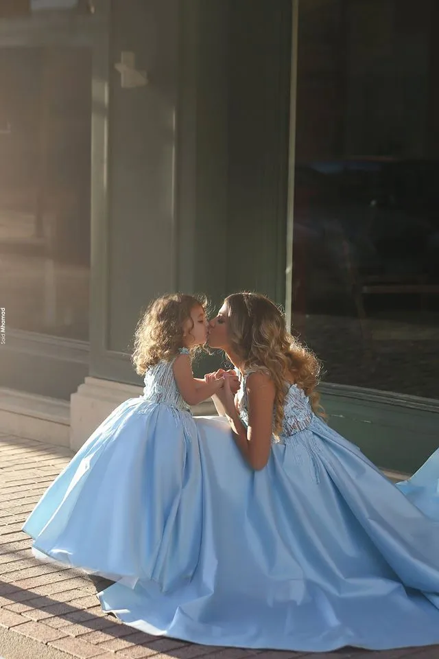 Söt glitz ljusblå a-line blomma flicka klänningar för liten tjej mor och dotter klänningar tjejer pageant klänningar communion klänningar ba1763