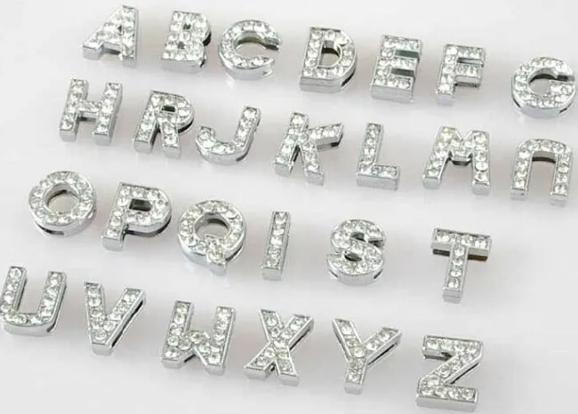 Toptan 10mm 130 adet / grup A-Z tam rhinestones Slayt harfler DIY Alfabe Charm Aksesuarları 10mm için fit pet yaka anahtarlıklar