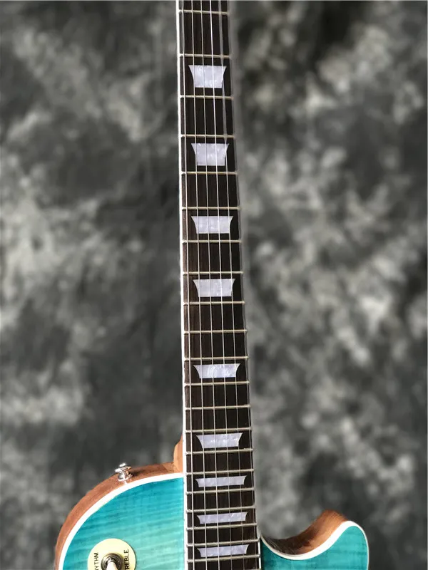 Nowy przybywający niestandardowy sklep Blue Custom Electric Guitar w kolorze niebieskim z oryginalnym kolorem drewna Powrót, Roodewod Fingerboard, Gorąca sprzedaż Guitarra