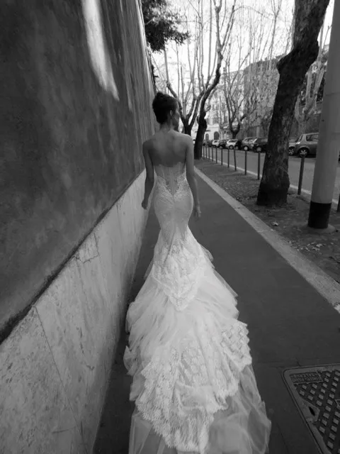 Inbal Dror Fall Winter White Lace Mermaid Wedding Dresses With Sweetheart Slim Corset Bodice Tulle Trimed Cathedral Train Bridal Gowns