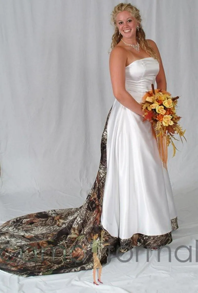 Sweetheart White Camo Abiti da sposa Corsetto con lacci sul retro Foresta Camouflage Stampa Abiti da sposa a trapezio larghi Abiti da sposa in raso con strascico cappella