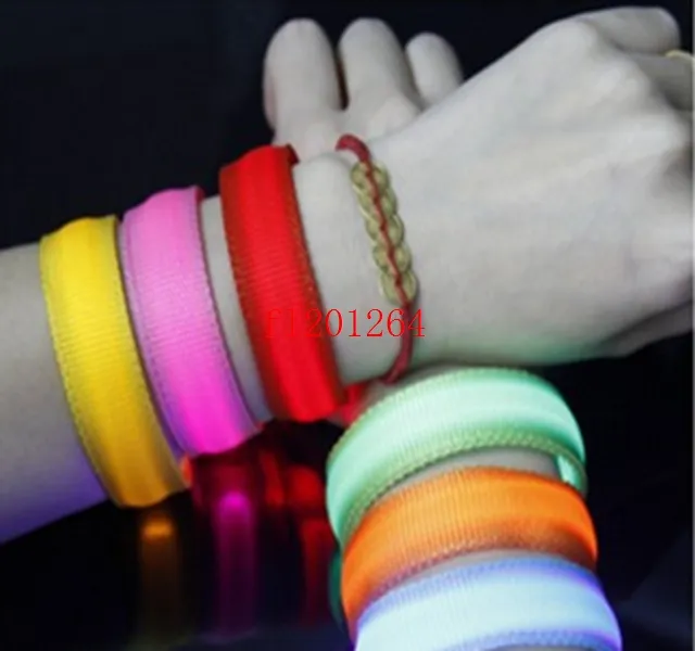 500 teile/los Kostenloser Versand Nylon Leuchtende Armband LED-leuchten Flash Armbänder Handgelenk Ring Warnungen Ring Laufende Leuchtende Armband