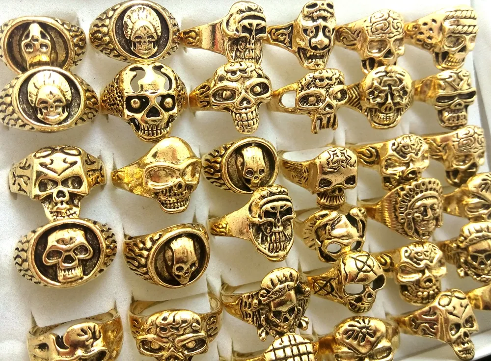 Whole lot 50pcs Gold Mix Men Gift Mens Punk Style Jewelry Skull Ring Skeleton Pattern Man Gothic Biker Rings Party Gift Wholes248r