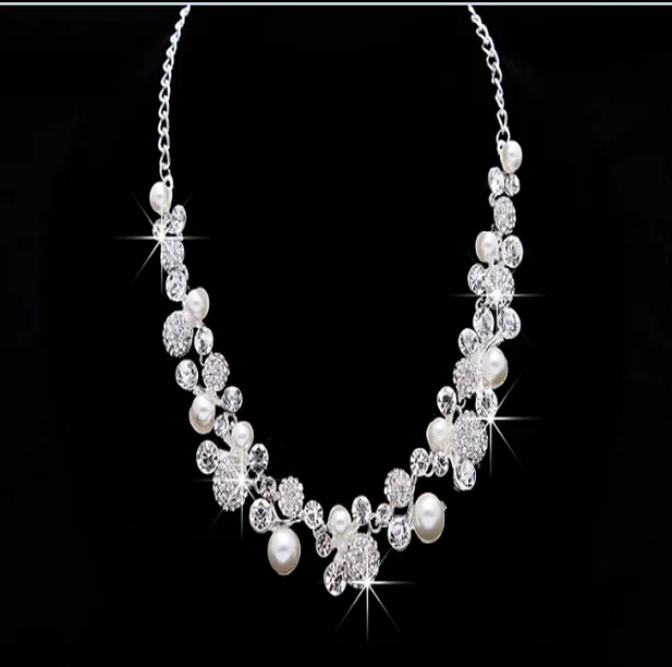 Hot Luxury New Tre-Piece Bridal Tillbehör Kristall Pearl Tiaras Hårtillbehör Ny Stil Bröllop Smycken Sets