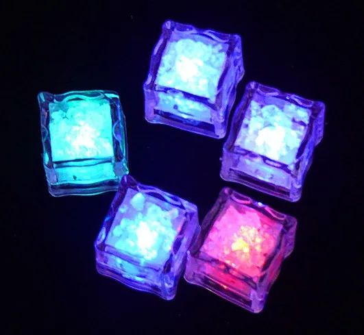 LED ICE CUBE FAST Flash Slow Flash 7 Färg Auto Changing Crystal Cube för Alla hjärtans dag Festbröllop 12st / låda