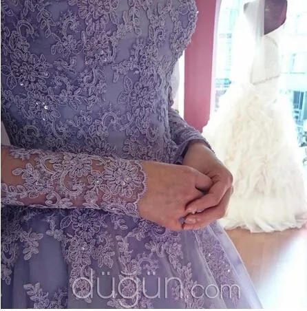 2019 lila Ballkleid Brautkleider mit Schaufel Halsausschnitt Lange Ärmel Applique Spitze Tüll Plus Größe Bunte lila Vintage Brautkleider