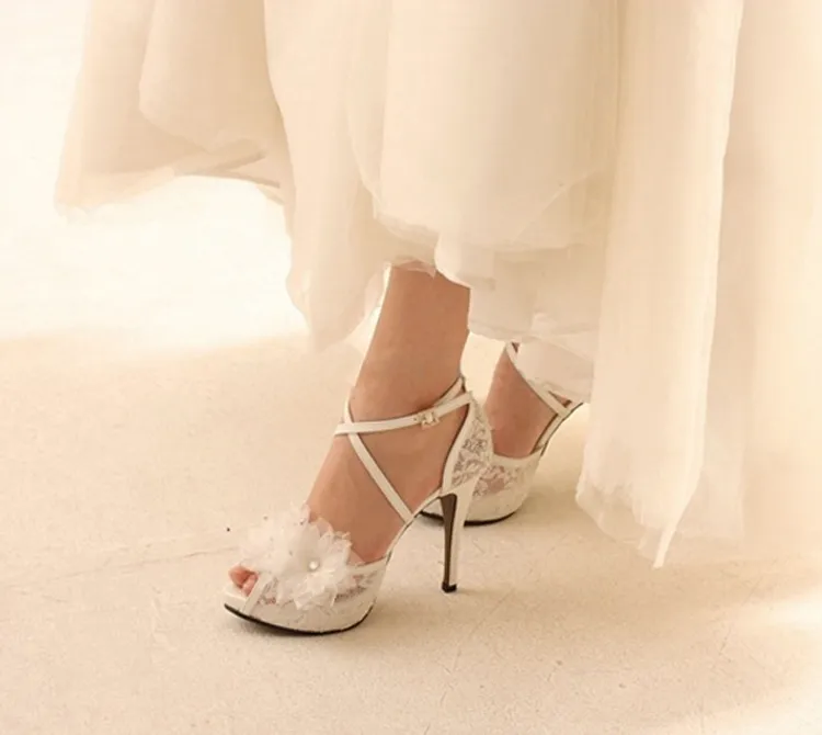 Witte kant enkelriemen trouwschoenen handwerk applique vrouwen bruids pompen avondfeest platforms hakken sandalen prom schoenen