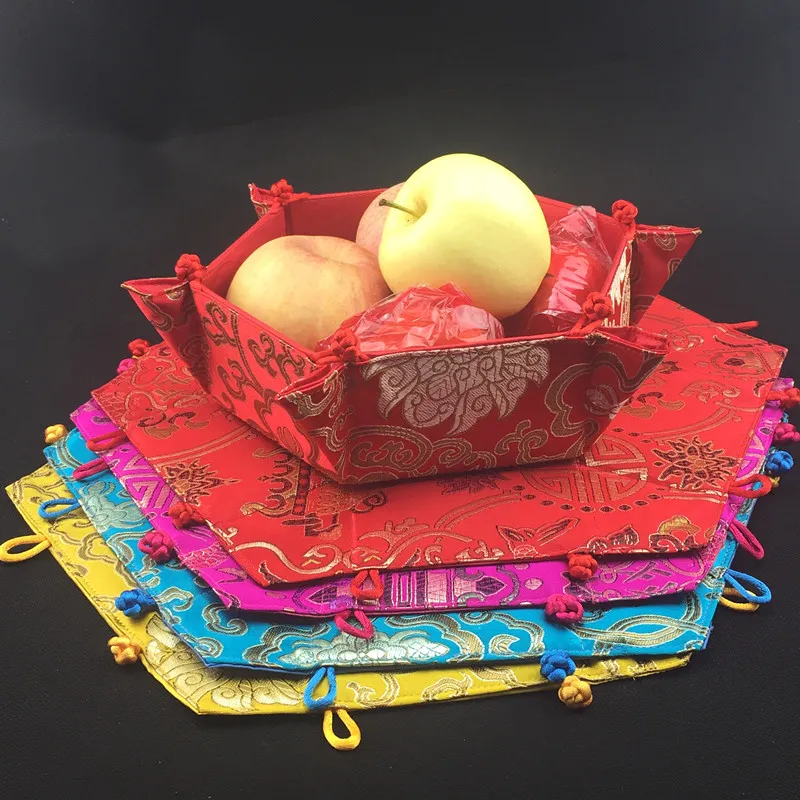 Altıgen Katlanabilir Şeker Meyve Saklama Kutusu Çin tarzı Ipek Brocade El Sanatları Biblo Genel kargo Depolama Sepetleri Çapı 7x8x3 inç 2 adet / lo
