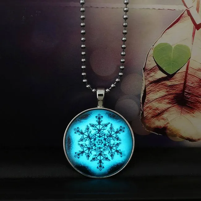 Рождественский подарок Снежинка световой кулон ожерелье 21g 60 см длинный сплав смолы ожерелье мода Женская одежда аксессуары