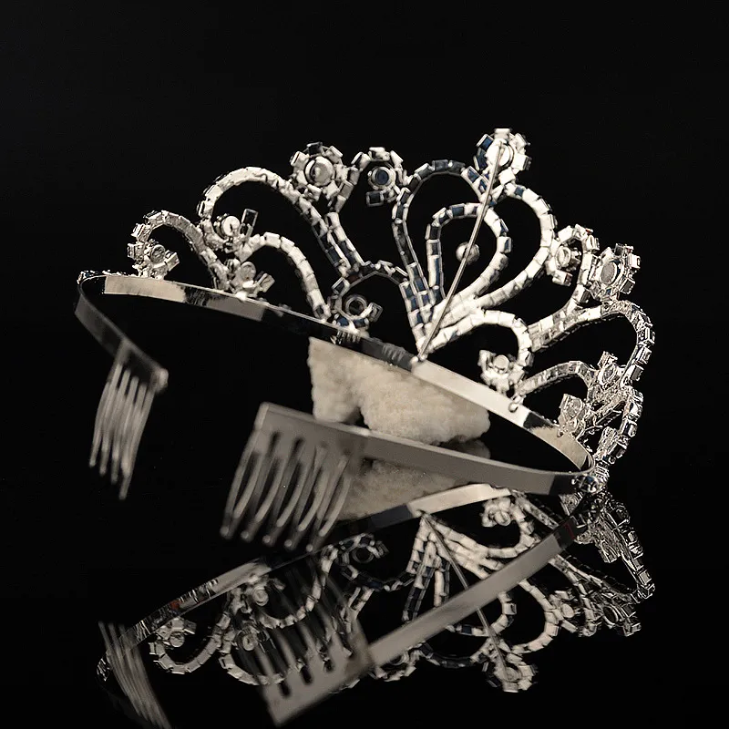 Cristales de corazón de plata de lujo Tiaras de boda Coronas de novia con cuentas Piezas de cabeza de diamantes de imitación Diadema Accesorios para el cabello baratos Pageant Tiara