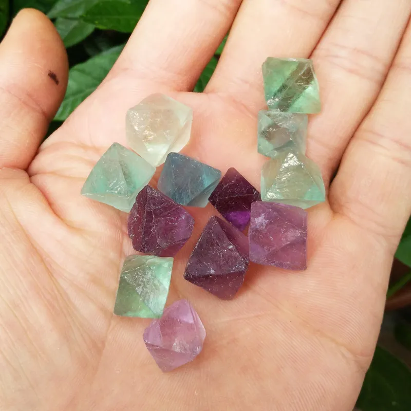 Commercio all'ingrosso libero di trasporto 100g Tumbled Stone Naturale bellissimo cristallo di fluorite Ottaedri Roccia Campione Cina Pietre naturali e minerali