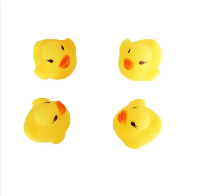 Bebek Banyo Oyuncak Ses Çıngırak mini sarı ördekler Çocuk Bebek Çocuklar Mini Sarı Kauçuk Ördek Yüzme Yıkayın su oynayan oyuncaklar Hediyeler