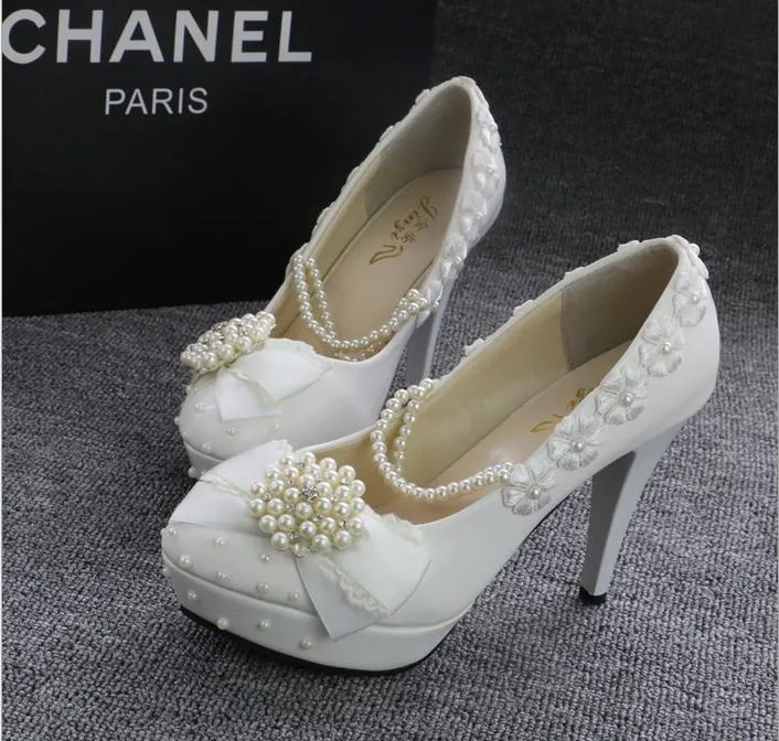 Perles de perles blanches chaussures de mariage bout rond talon haut Applique sandales d'été chaussures de mariée accessoires