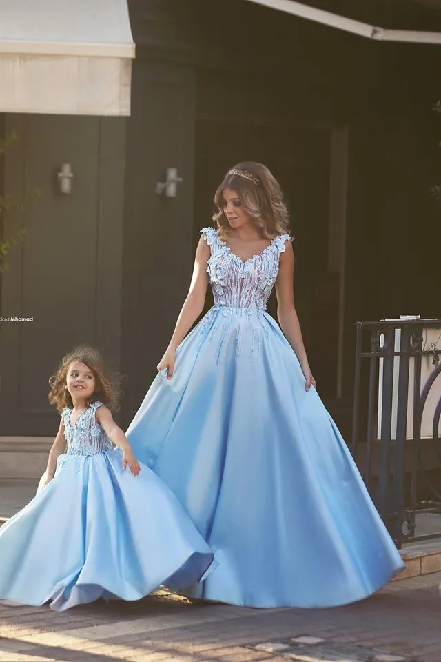 Azul bonito Luz Glitz A-line Vestidos menina para a menina mãe e vestidos filha meninas Pageant Vestidos Comunhão Vestidos BA1763