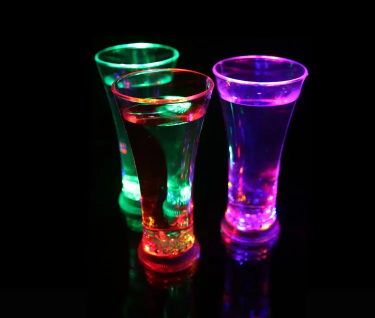 NEW ARRIVAL نظارات LED ، كوب ماء ، كأس النادي الإبداعي KTV عصير الاستقراء السائل ملون فلاش شرب كوب