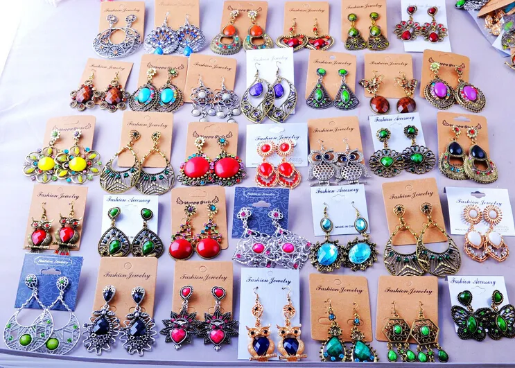 Willekeurige Mix 100 Stijl 100pairs / partij Vintage Tibetaans Zilver / Brons Hars Gem Fashion Oorbellen Groothandel Oorbellen Nieuwe Mode-sieraden