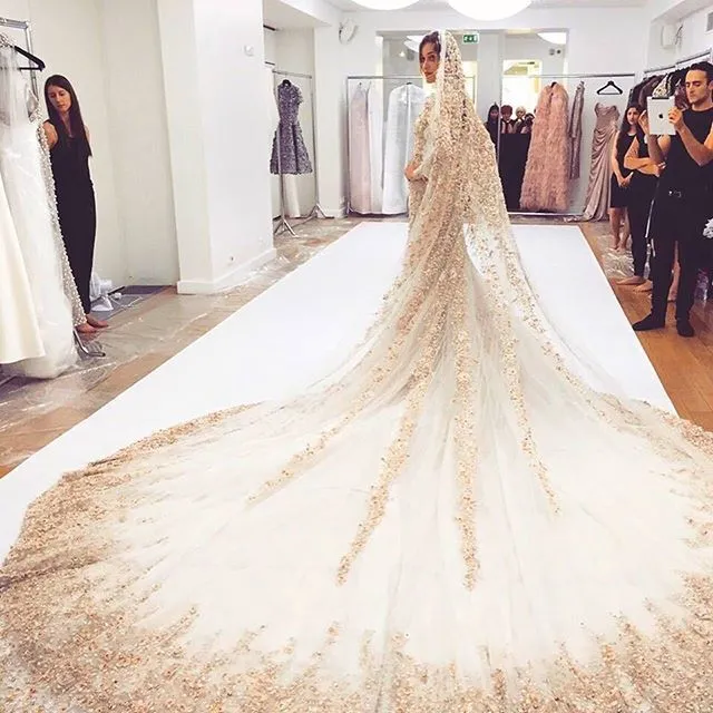 2019 Bling Bling Veli da sposa Cattedrale di cristallo Veli da sposa lunghi di lusso con applicazioni di perline Accessori da sposa con paillettes di fascia alta personalizzati