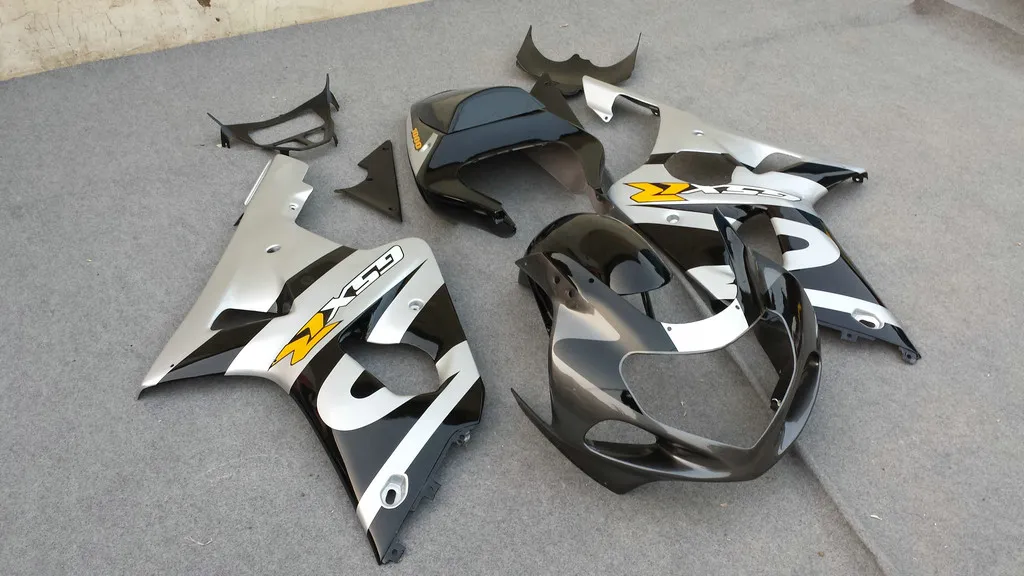 جسم السيارة Fairings لـ 2000 2001 2002 SUZUKI GSXR1000 GSX R1000 K2 00 01 02 GSXR 1000 طقم جسم انسيابي فضي أسود + هدايا SM88