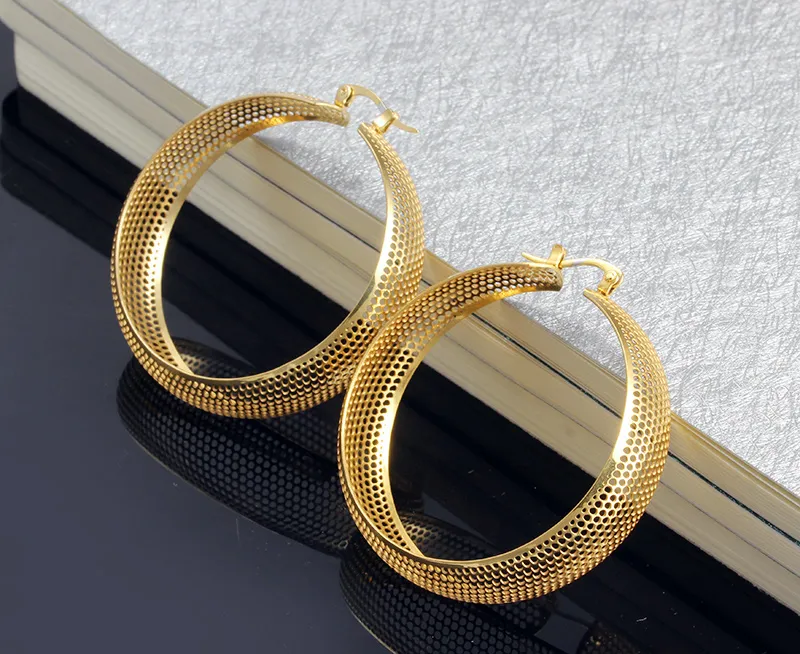 Gloednieuwe Design Street Style Hoge Kwaliteit 316L Rvs Gouden Ronde Licht Hollow Hoop Oorbellen voor Dames Beste Geschenken Gratis Verzending