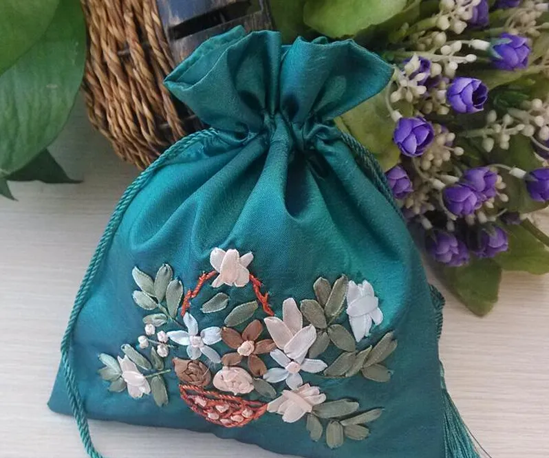 Ship Handmade High quality 1317cm 1721cm Embroider Brocade Brocart Bag Jewelry Bags Candy Beads Bags Wedding Party Gi4769857