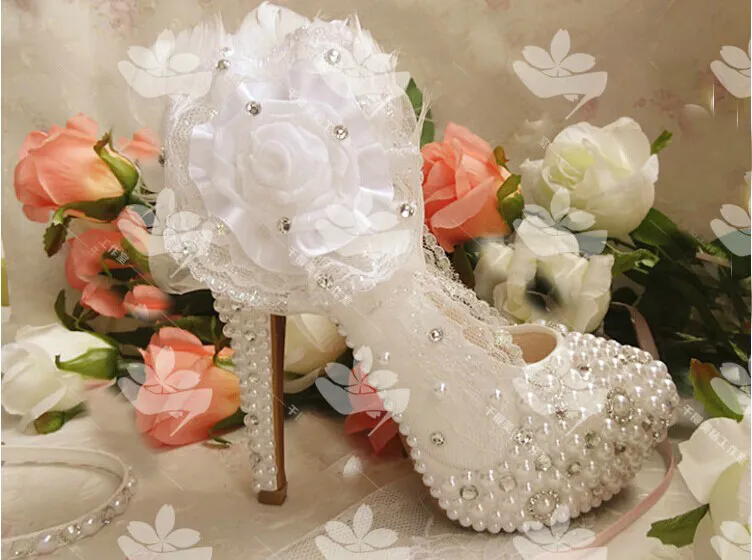 Elegante bruiloft bruids jurk schoenen met kant applique kralen rhienstone party prom schoenen vrouw witte bruidsmeisje schoenen
