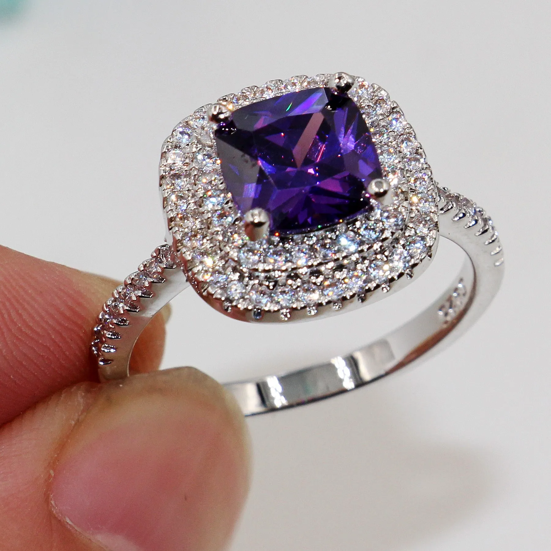 Mode Smycken Trevlig Emerald Cut 8mm Amethyst Diamonique 925 Sterling Silver Fylld för Kvinnor Engagemang Bröllopsring Storlek 5-11 Present