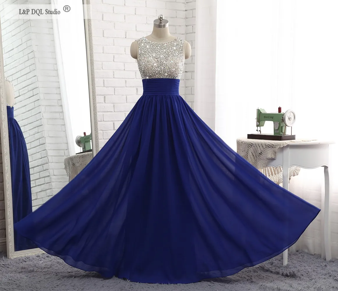 Mousserande topp kungblå kväll klänningar lång prom klänning scoop öppen rygg pläter chiffong lång formell klänning