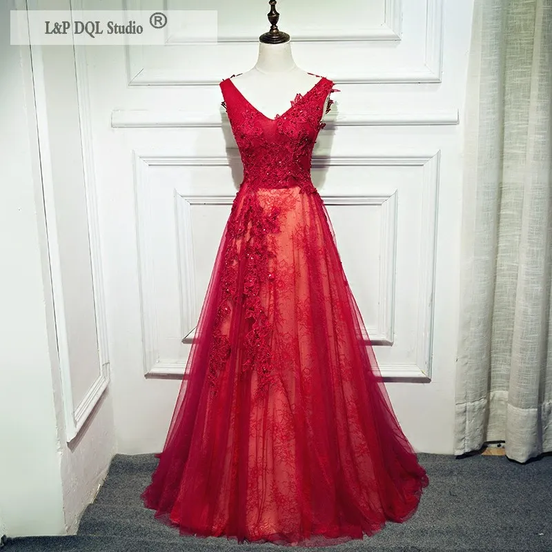 Atemberaubende rote Spitze Abendkleider Langes Abschlussballkleid Scoop-Schnüre-up-Rückenanwendungen mit Perlen Realbilder akzeptieren maßgeschneiderte formelle Kleider