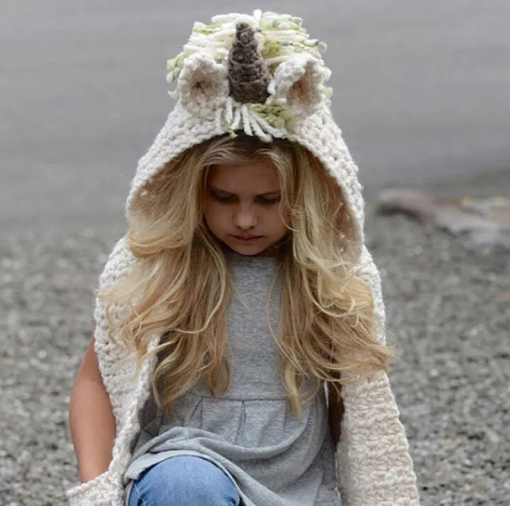 スカーフフード付きの編み物のコスプレ写真Propの新しいホットかわいい子供かぎ針編み漫画の冬の帽子