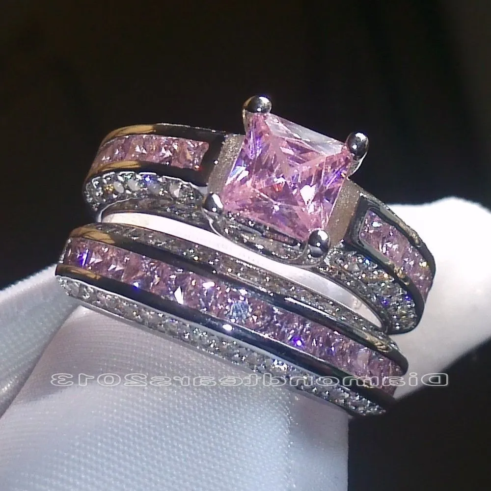 Rozmiar 5-10 Hurtownie Moda Biżuteria 10kt White Gold Wypełniona Princess Cut Pink Sapphire Gemstones Kobiety Ślub Bridal Para Pierścień Zestaw Prezent