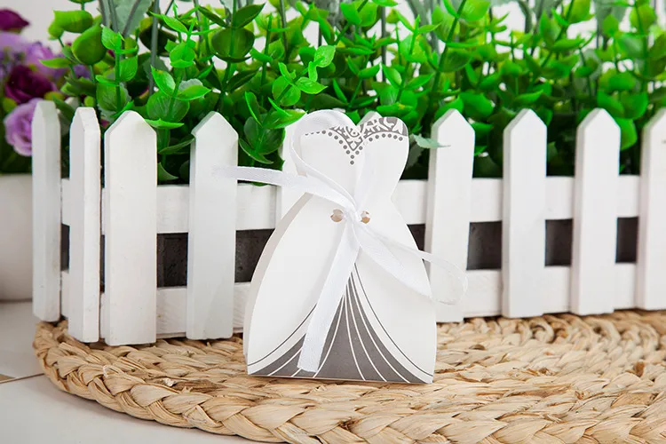 2015 Nouvelle Arrivée Mariage Favor Favor Box = / Beaux Boîte de bonbons de la mariée et du marié avec ruban