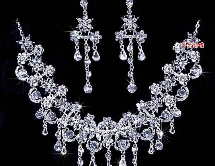 Headpieces Örhänge Halsband Brudkrona Romantiska Hot Tow Stycken Kristaller Bröllop Bröllop Smycken Set Klänning Hår