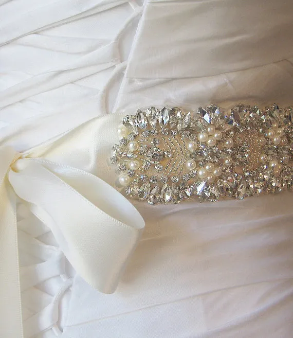 Gorgeous Bridal Sashes Rhinestones Pearls Crystals Stitches Sparkling Bröllop Bälten Bröllop Tillbehör Skräddarsy